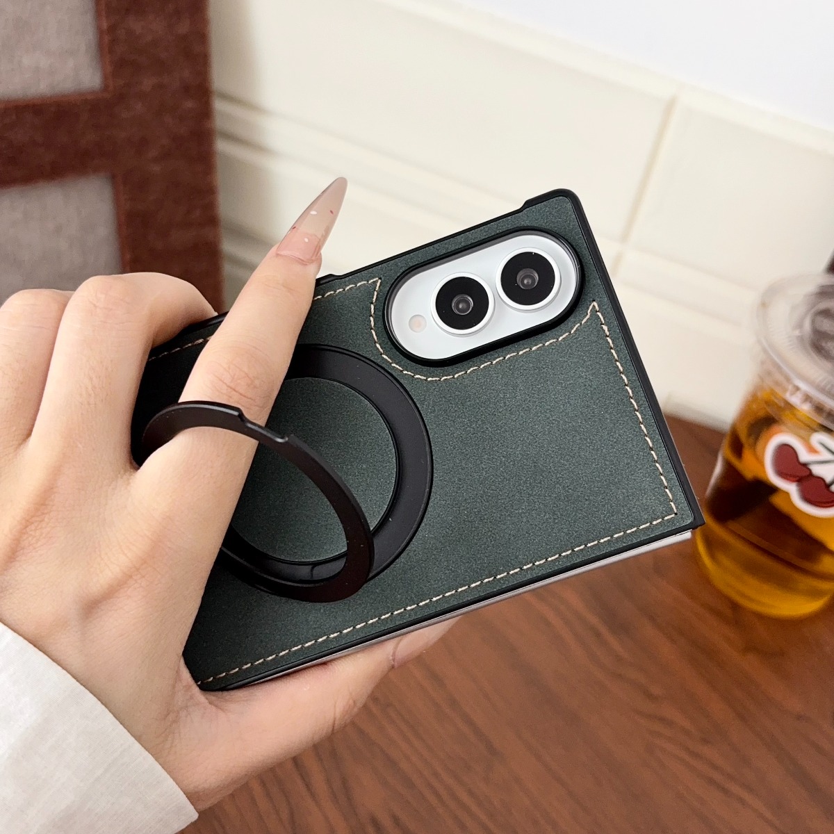 Funda de Piel de Oveja de Lujo - Magnetic Charging Stand reseña y precio